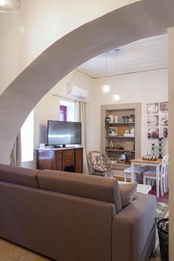 Traditional House Of 1898 In The Heart Of Old Town Of Nauplion Buitenkant foto